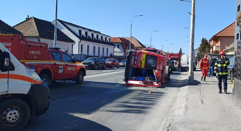 Személyautó ütközött a mentővel, amelyben egy öthónapos babát is szállítottak
