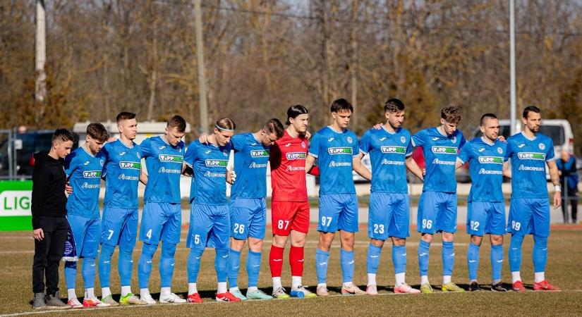 Kikecmeregne a gödörből a Karcag