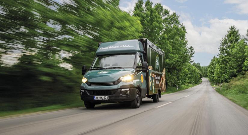 Drámai ellentétek a szállítmányozásban: 15 ezer kamion kényszerült vissza az utakra