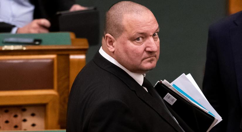 Hadházy Ákos: Németh Szilárd lánya konzul lett Kuala Lumpurban