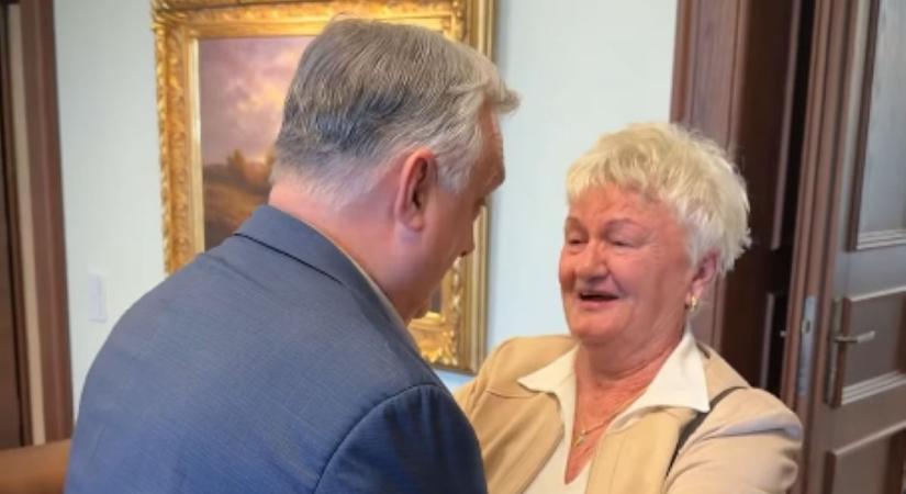 Orbán Viktor a Karmelita kolostorban köszöntötte nőnap alkalmából a két idős aktivistát, akikre rátámadt egy ellenzéki férfi (VIDEÓ)