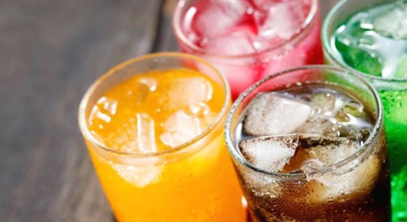 Így hatnak a cukros italok a fiatalok mentális egészségére