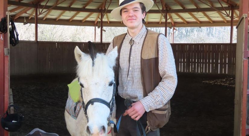 Télbúcsúztató lóháton: különleges farsang a lovasudvarban