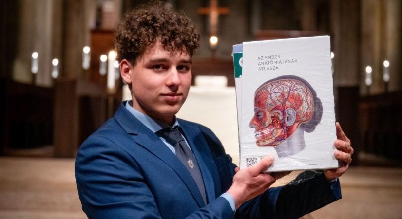 A gyógyítás hivatása: Benis Benedek kapta a pannonhalmi bencések emlékdíját - fotók