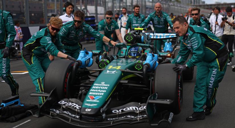 Életjeleket mutatott az Aston Martin, ezt Alonso is élvezte