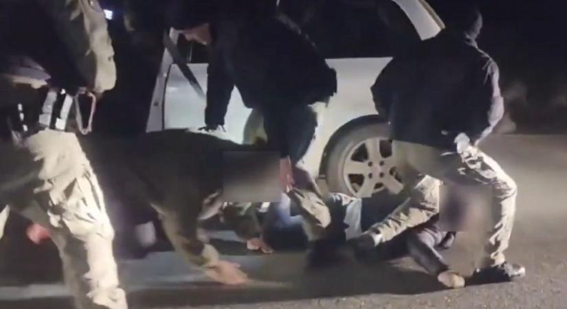Súlyos razziák Szabolcsban: többszáz gyanúsított, zsákszám vitték a drogot a rendőrök (videó)