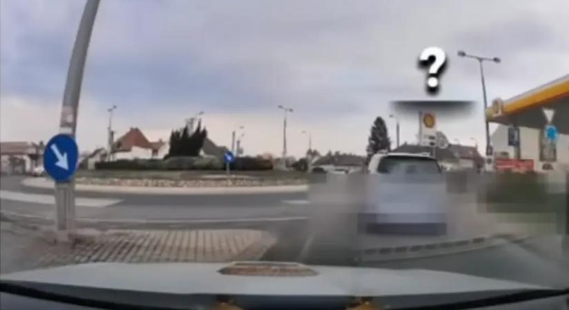 Videó: ezt ne csináld, ha érkezik a szirénázó rendőrautó!