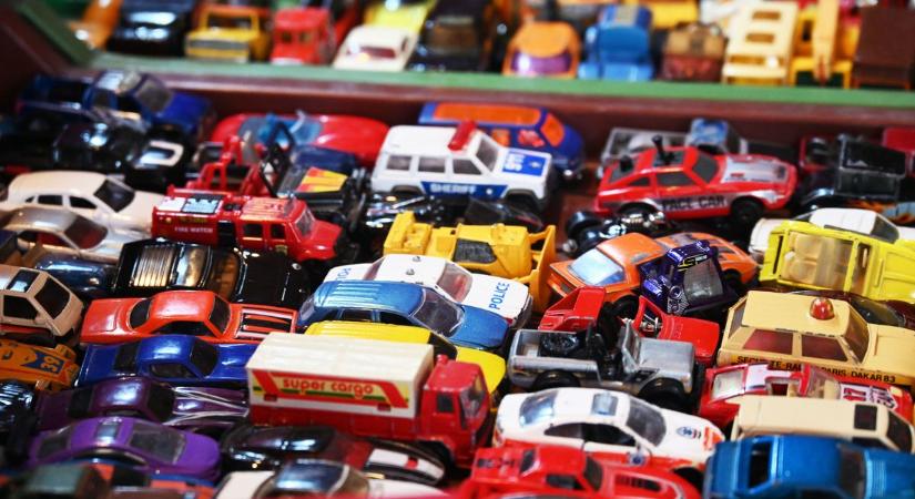 Gyerekkorunk álomautói egy helyen: megszállták a gyűjtők Szolnokot, elképesztő kincsek kerültek elő – videóval, galériával