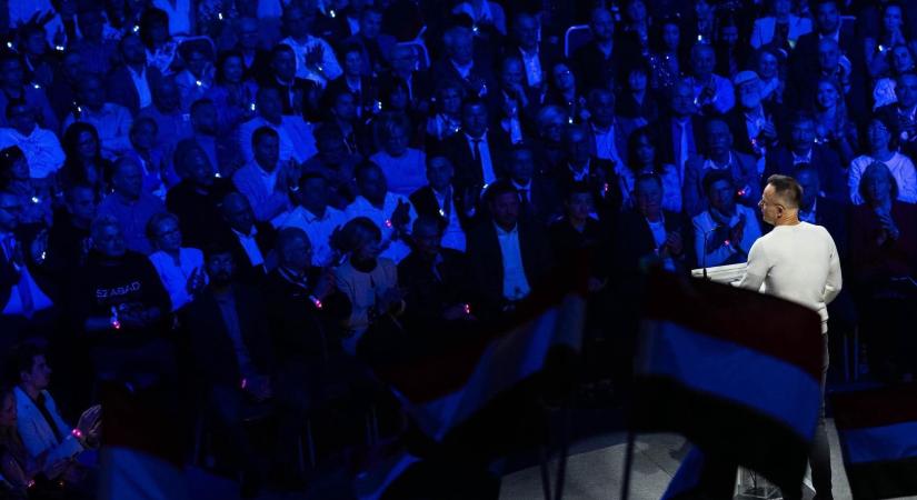 Kinek volt pofája egy most szabadult hadifoglyot a debreceni DPK-gyűlésre hívni?