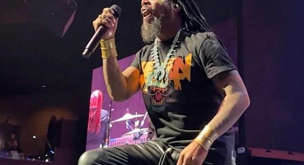 A Sevendust tagjai minden koncert előtt együtt imádkoznak