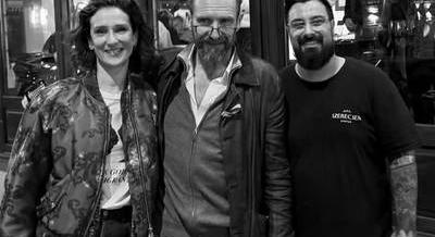 A Két Szerecsenben vacsorázott Ralph Fiennes és Indira Varma