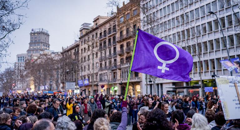 Konok Péter: Nőnapi anzix