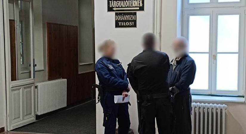 „A börtönben szeretnék meghalni” – megrázó fordulat a szomszédját baltával leütő idős törökszentmiklósi férfi ügyében