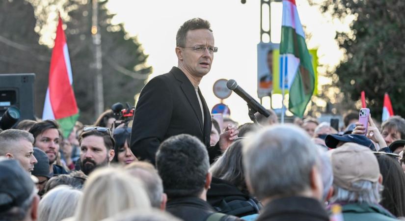 Szijjártó Péter: az ukrán külügyminiszter inkább válaszoljon az aranykonvoj ügyében