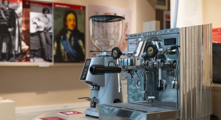 Kávéillatú időutazás a Kazinczy utcában