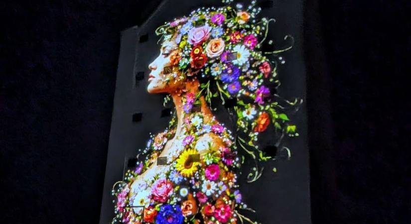 Élettel töltötték meg a falakat a hajdú-bihari városban - videón a látványos fényshow!