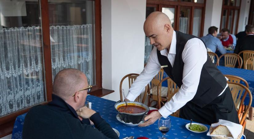 Kanyarban sincs a szegedi halászlé? Megszólalt a szegedi csárdagazda