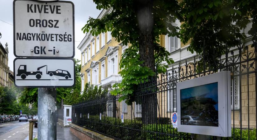 Magyar Pétert emlegetve tagadja a budapesti orosz nagykövetség, hogy a Kreml különleges egysége beavatkozna a magyar választásokba