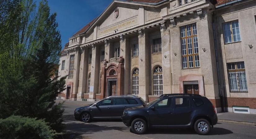 Kézzel írt levelet kaptak a debreceni klinikai osztály dolgozói - megdöbbentő, mi állt benne!