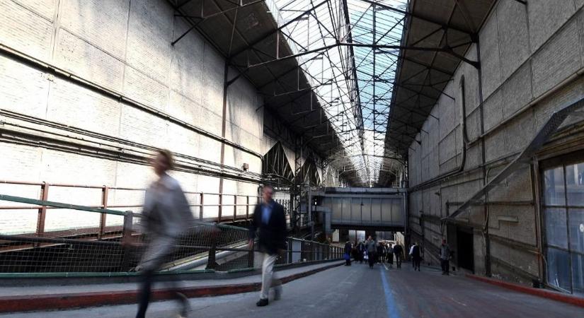 Izgalmas kísérlet: autószalont alakítanak át modern múzeummá