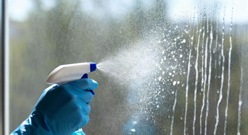 Sokan drága szereket vesznek, pedig ezzel a házi trükkel is pofonegyszerű a takarítás