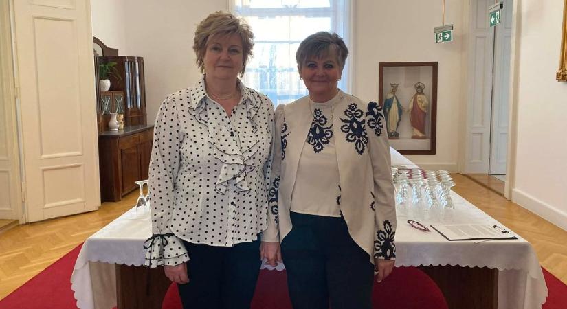 Erre a kiállításra zsúfolásig megtelt a kiállítótér (galériával, videóval)