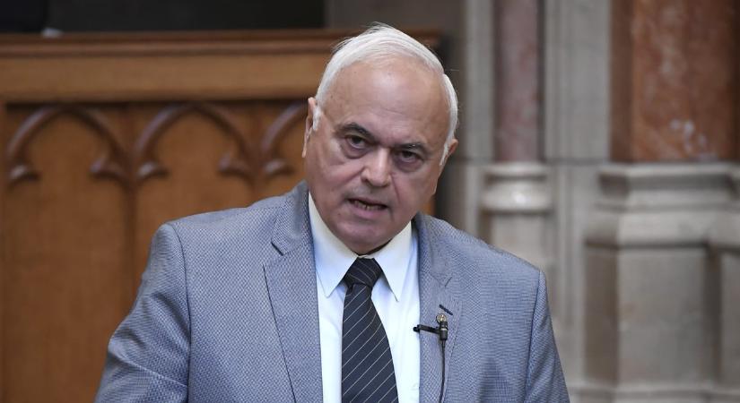 Fideszes aktivisták jelentek meg az önkormányzat nőnapi ünnepségén, a választási bizottsághoz fordult az újbudai polgármester