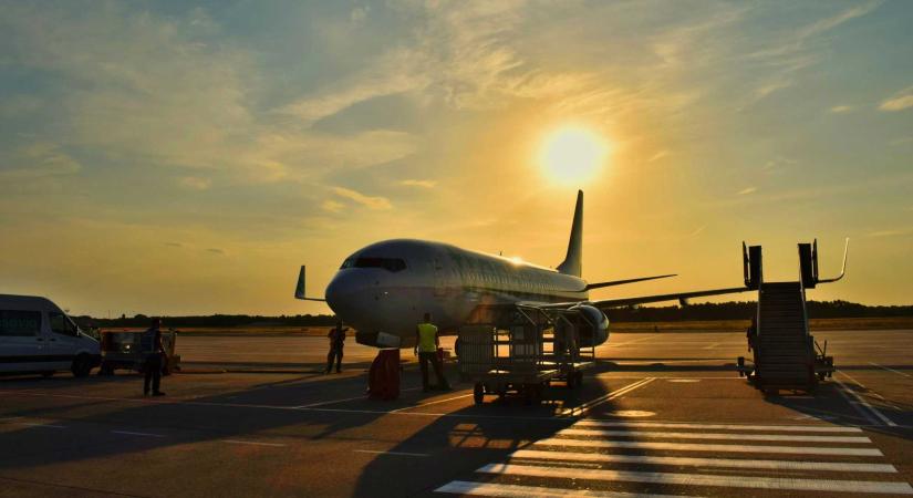 Közel kétszáz Katarban rekedt állampolgárt szállítanak haza vasárnap