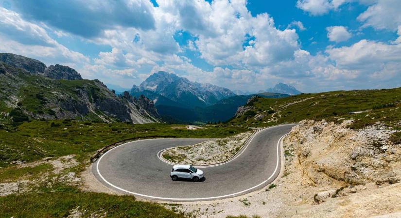 Az Alpok legveszélyesebb útja? Egy varázslatos, adrenalinbomba szerpentin