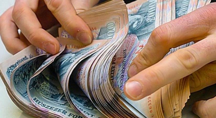 Banki ügyintézőnek adták ki magukat a szélhámosok, 3 millió forintot csaltak ki egy szigetszentmiklósi férfitól