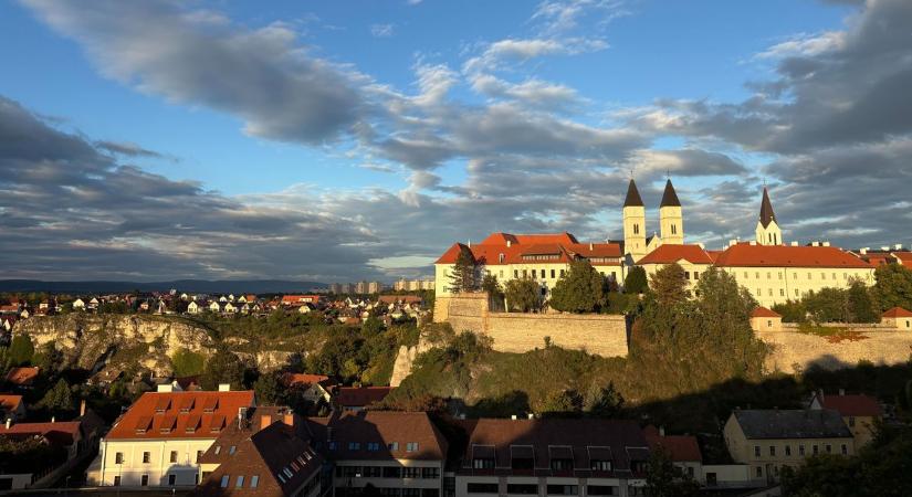 Betolakodók miatt feszített a helyzet Veszprémben, 4 hónapig nem lehet mit tenni