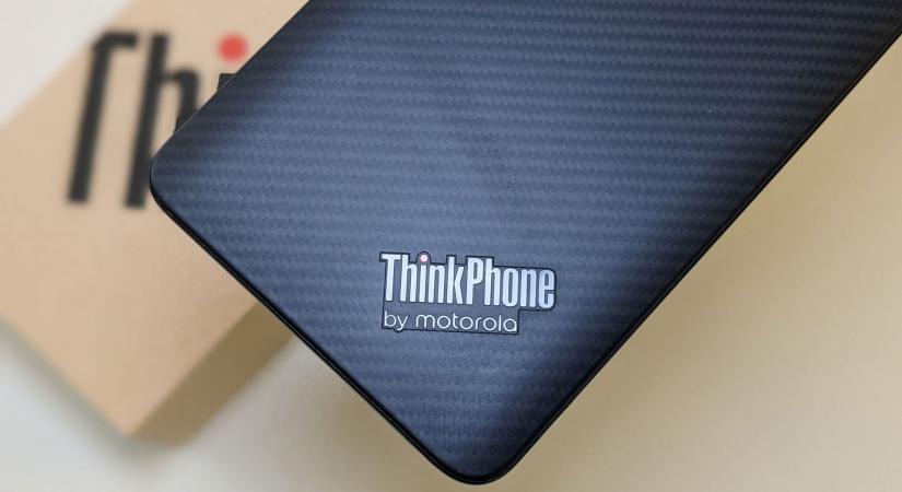 Gigantikus kijelzővel szerelt mobillal kísérletezik a Lenovo