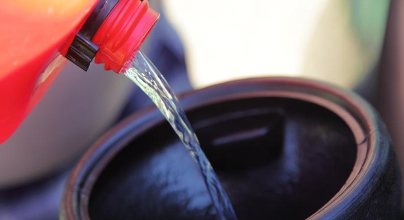 Rejtett kamerás felvétel: így lopták a dízelt a rendőrök VIDEÓ