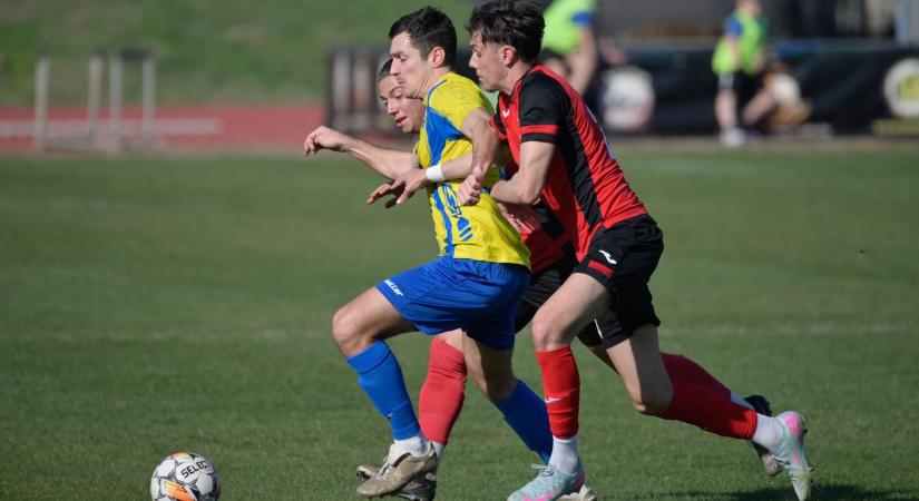Mentő is járt a hódmezővásárhelyi NB III.-as futballmeccsen – galériával