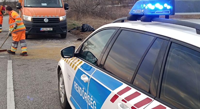 Tíz hónapos gyermek is megsérült a frontális ütközés során – fotók