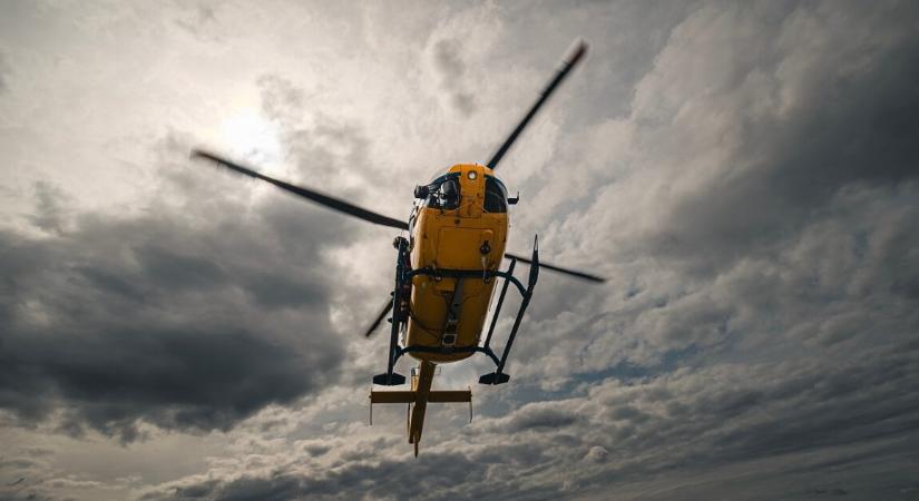 Azonnali riasztást kaptak a mentők – helikoptert is küldtek, súlyos baleset történt