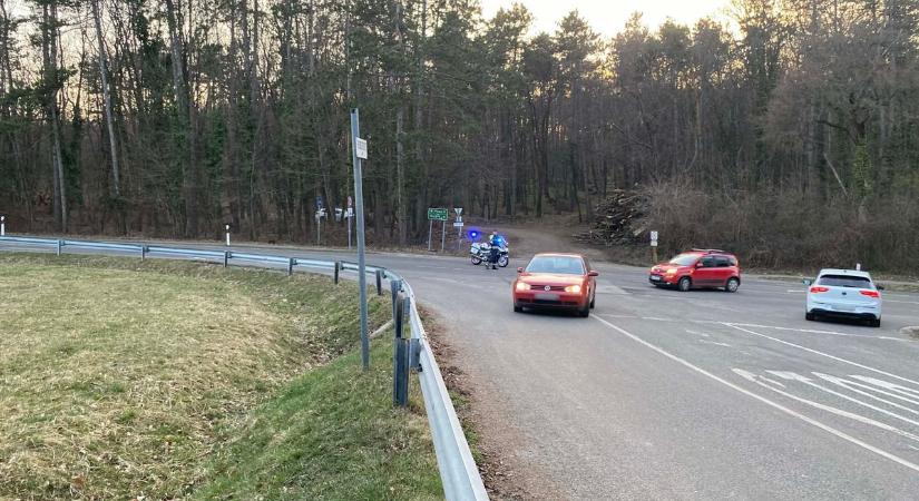 Brutális baleset, teljes az útzár: kisbusz és autó ütközött az orfűi szerpentinen!