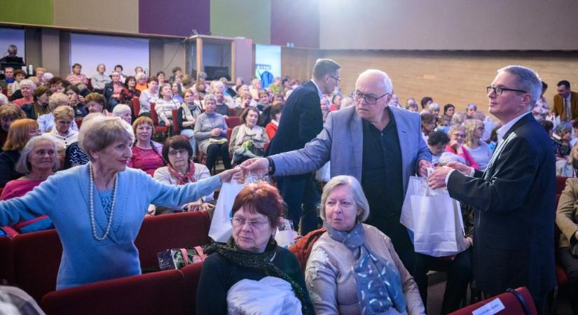 Újbudai polgármester: fideszes aktivisták jelentek meg kampányolni a nőnapi ünnepségen