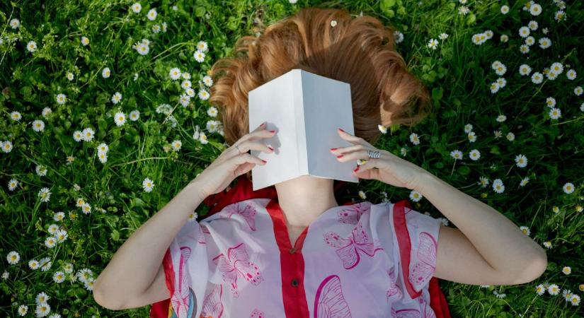 Mindenki ezeket olvassa márciusban: 3 új könyv, amit nem érdemes kihagyni