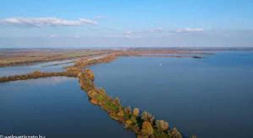 Új kis szigetet fedeztek fel a Tisza-tavon