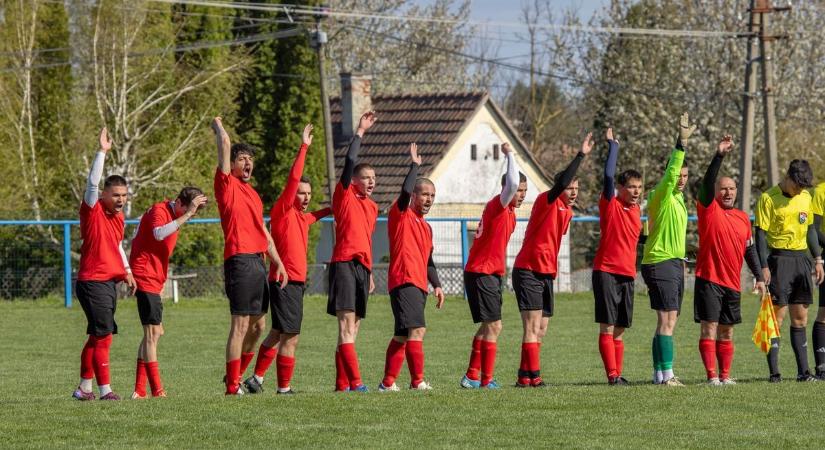 A szemesi csapatban két, Böhönyén pedig egy cserejátékost kellett lecserélni