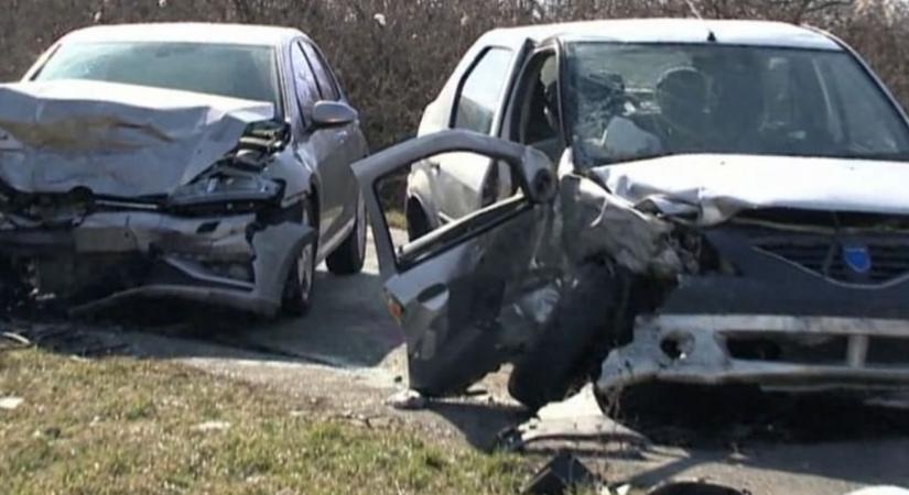 Így történhetett a súlyos hajdú-bihari baleset - videón az összetört roncsok!