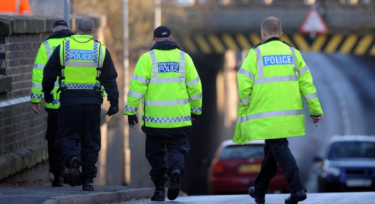 Holttestet találtak a parkolóban, lezárták az egyik brit pályaudvart