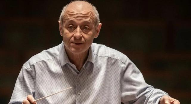 „KI MIT NEM TUD” Beszélgetés Fischer Ádámmal