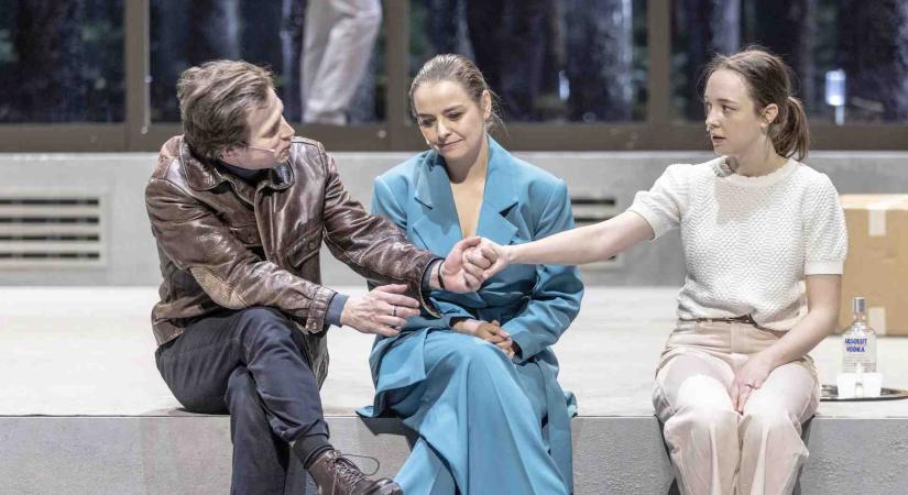 HEDDA A MAUZÓLEUMBAN Henrik Ibsen: Hedda Gabler / Národni Divadlo, Prága