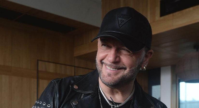 „A Szomorú Szamuráj szíve ma értetek dobog!” – egy nőt sem felejtett ki a felköszöntésből Kozso