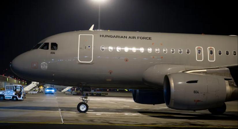 76 magyar tért haza a Közel-Keletről Magyarország mentesítő járatán