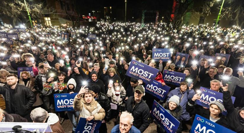 Nagy pénzrablás és országjárás Magyarországon, fekete füst Teherán felett, terror Oslóban – indul a HVG hírpodcastja!