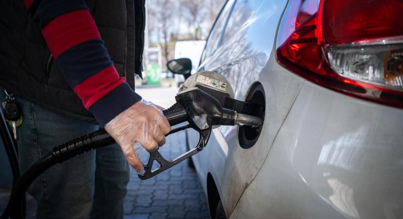 220 millióért autóztak közpénzből tavaly a parlamenti képviselők, az ellenzékiek kanyarban sem voltak a fideszesekhez képest