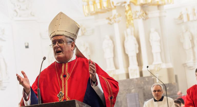 „Helytelenül jártam el” – bocsánatot kért és tisztségét is visszaadta a szexuális botrányba keveredett német főpap